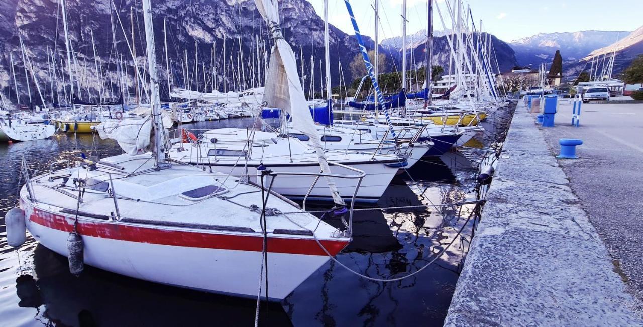 Garda Lake Aloha Apartments Torbole Sul Garda Buitenkant foto